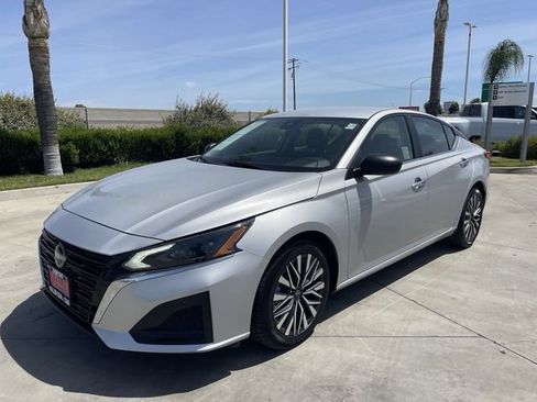 Used 2024 Nissan Altima 2.5 SV FWD image 1