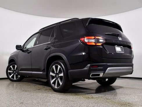 Used 2023 Honda Pilot Touring image 16