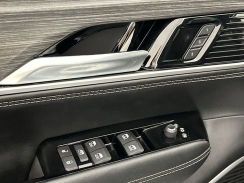 Used 2024 Jeep Wagoneer L Series III w/ Flexible Seating Group image 17