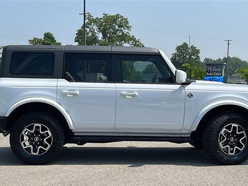 Used 2024 Ford Bronco Outer Banks image 4