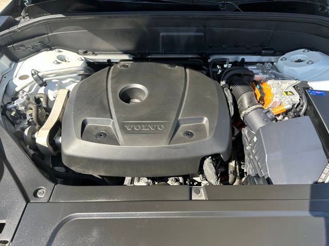 Certified 2025 Volvo XC90 T8 Plus AWD/4WD image 35