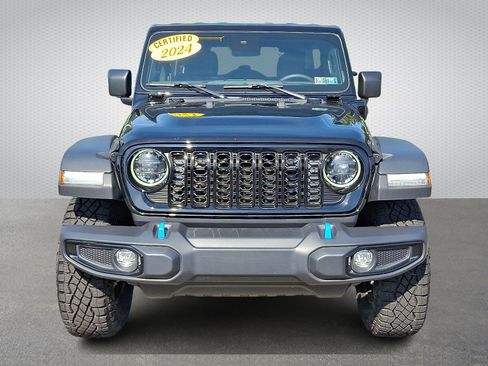 Used 2024 Jeep Wrangler Unlimited AWD/4WD image 2