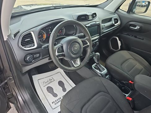 Used 2018 Jeep Renegade Latitude FWD image 19