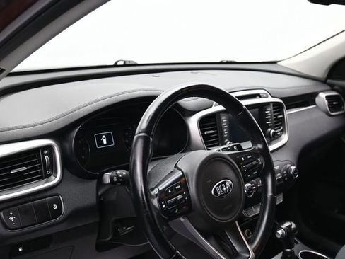 Used 2018 Kia Sorento LX image 15