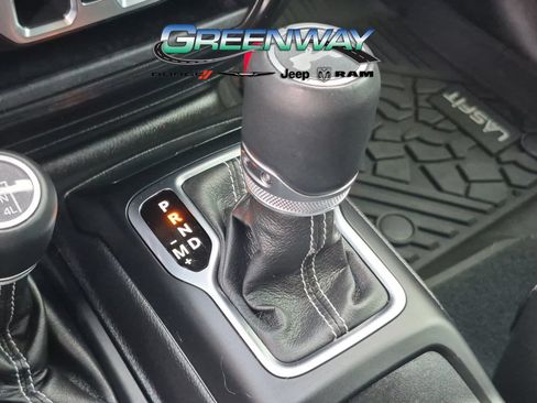 Used 2022 Jeep Wrangler Unlimited Sahara AWD/4WD image 19