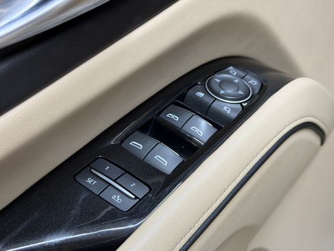 Used 2023 Cadillac Escalade Premium Luxury AWD/4WD image 32