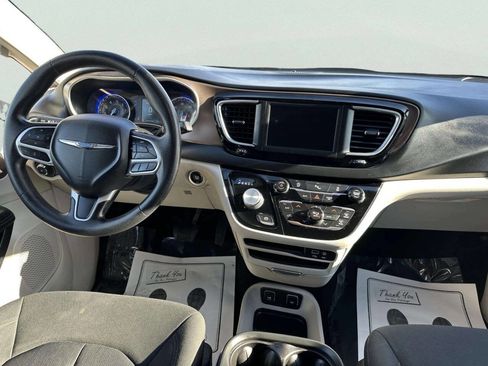 Used 2019 Chrysler Pacifica Touring Plus w/ Tire & Wheel Group image 18