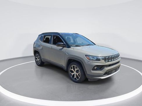 Used 2024 Jeep Compass Limited AWD/4WD image 2