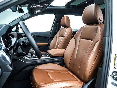 Used 2024 Audi Q7 3.0T Premium Plus image 18