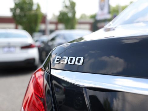 Used 2019 Mercedes-Benz E 300 4MATIC image 41