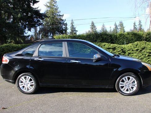Used 2010 Ford Focus SEL image 12