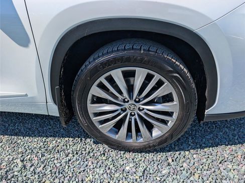 Used 2020 Toyota Highlander Platinum AWD/4WD image 9