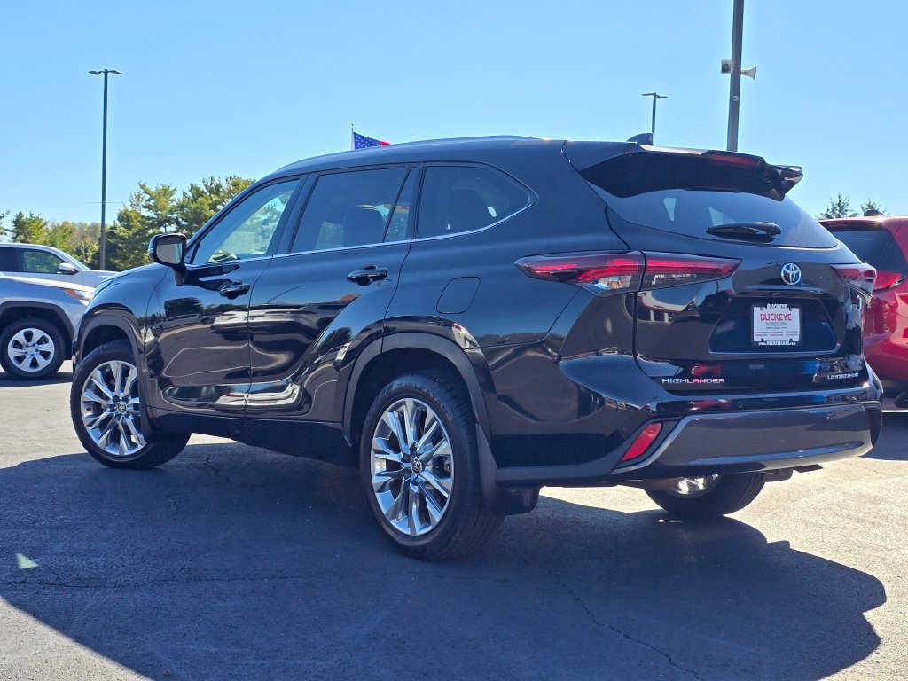 Used 2025 Toyota Highlander Limited AWD/4WD image 6