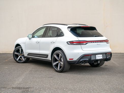 Certified 2025 Porsche Macan image 3
