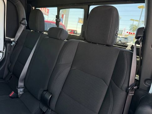 Used 2021 Jeep Gladiator Sport AWD/4WD image 9
