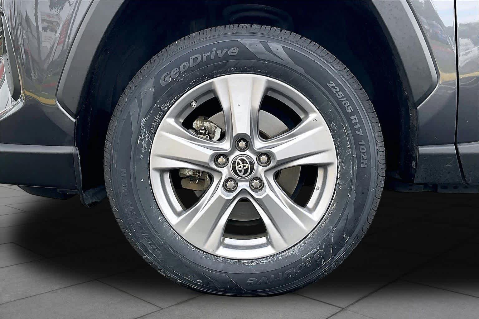 Used 2024 Toyota RAV4 LE AWD/4WD image 9