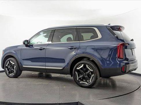 Used 2025 Kia Telluride S FWD image 6
