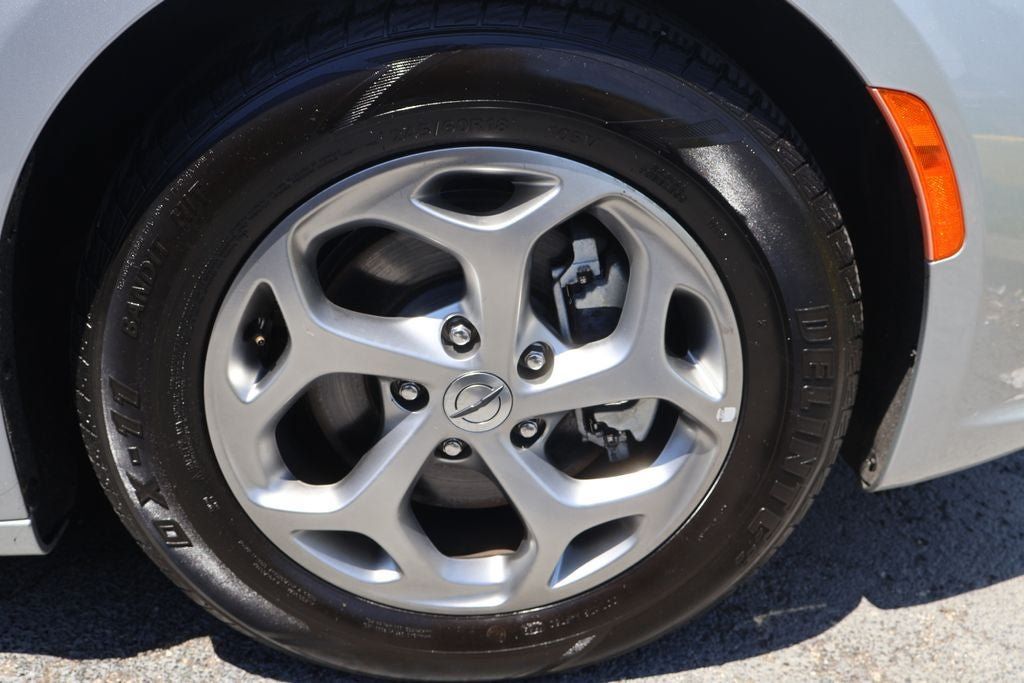 Used 2023 Chrysler Pacifica Limited FWD image 12