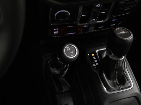 Used 2025 Jeep Gladiator Mojave w/ Convenience Group image 16