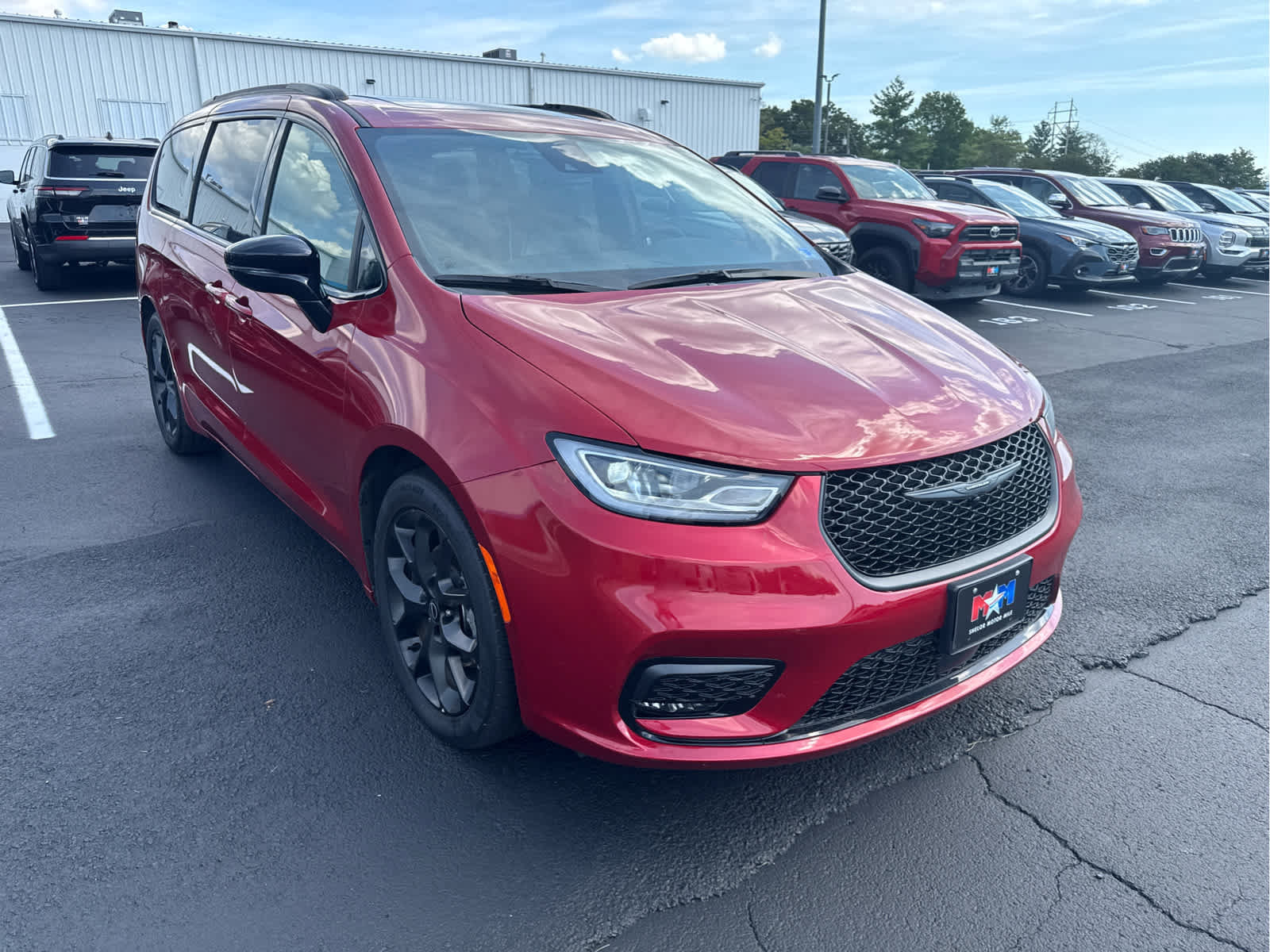 Used 2026 Chrysler Pacifica Limited w/ S Appearance Package FWD image 16