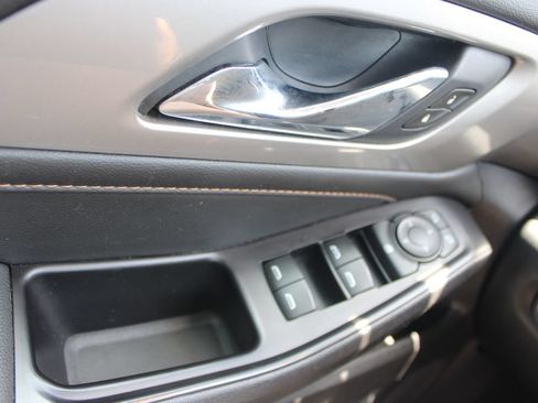 Used 2020 Chevrolet Traverse LT FWD image 43