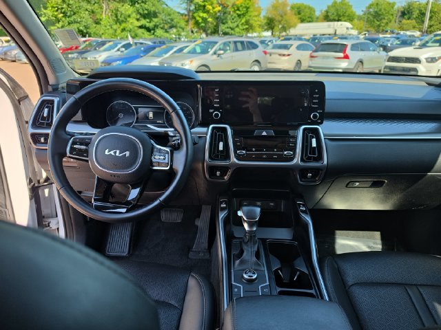 Used 2022 Kia Sorento S FWD image 11