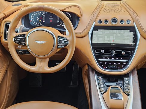 Used 2021 Aston Martin DBX image 27