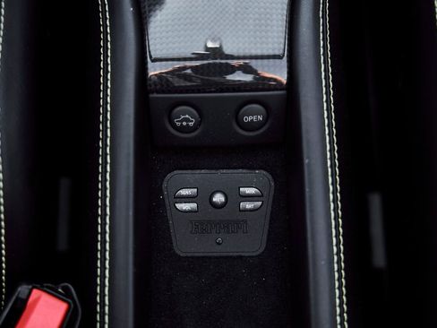 Used 2015 Ferrari 458 Spider RWD image 65