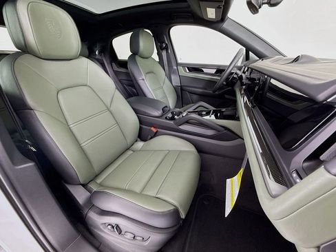 New 2026 Porsche Cayenne Coupe image 32