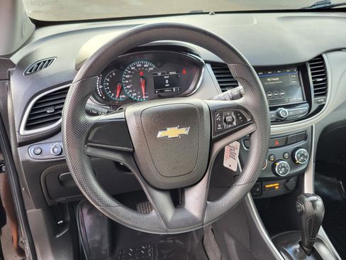 Used 2018 Chevrolet Trax LS w/ LPO, Cargo Package FWD image 21