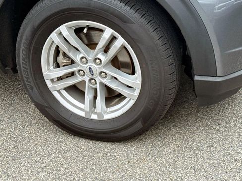 Used 2023 Ford Explorer XLT AWD/4WD image 7