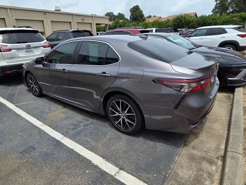 Used 2023 Toyota Camry SE w/ Convenience Package FWD image 4