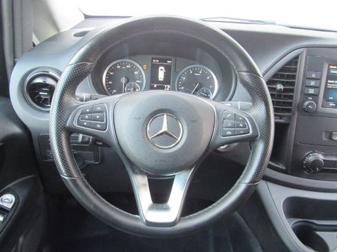 Used 2022 Mercedes-Benz Metris image 23