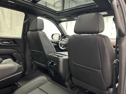 Used 2025 GMC Yukon XL Denali w/ Sun & Power Step Package image 53