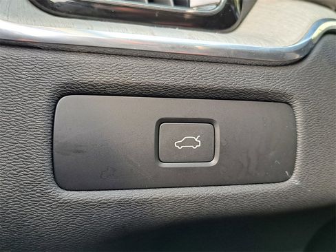 Used 2025 Volvo XC60 B5 Plus image 10