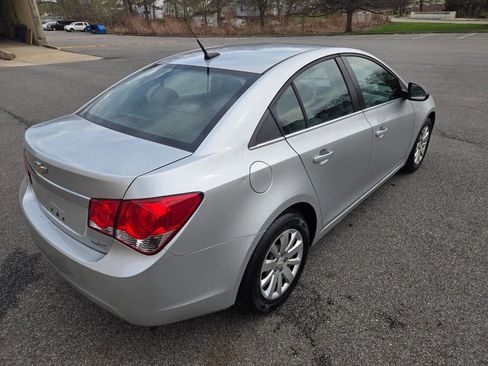 Used 2011 Chevrolet Cruze LS image 11