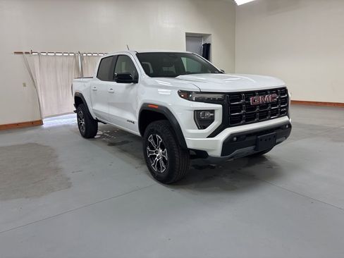Used 2024 GMC Canyon AT4 w/ Canyon Safety Plus Package AWD/4WD image 2