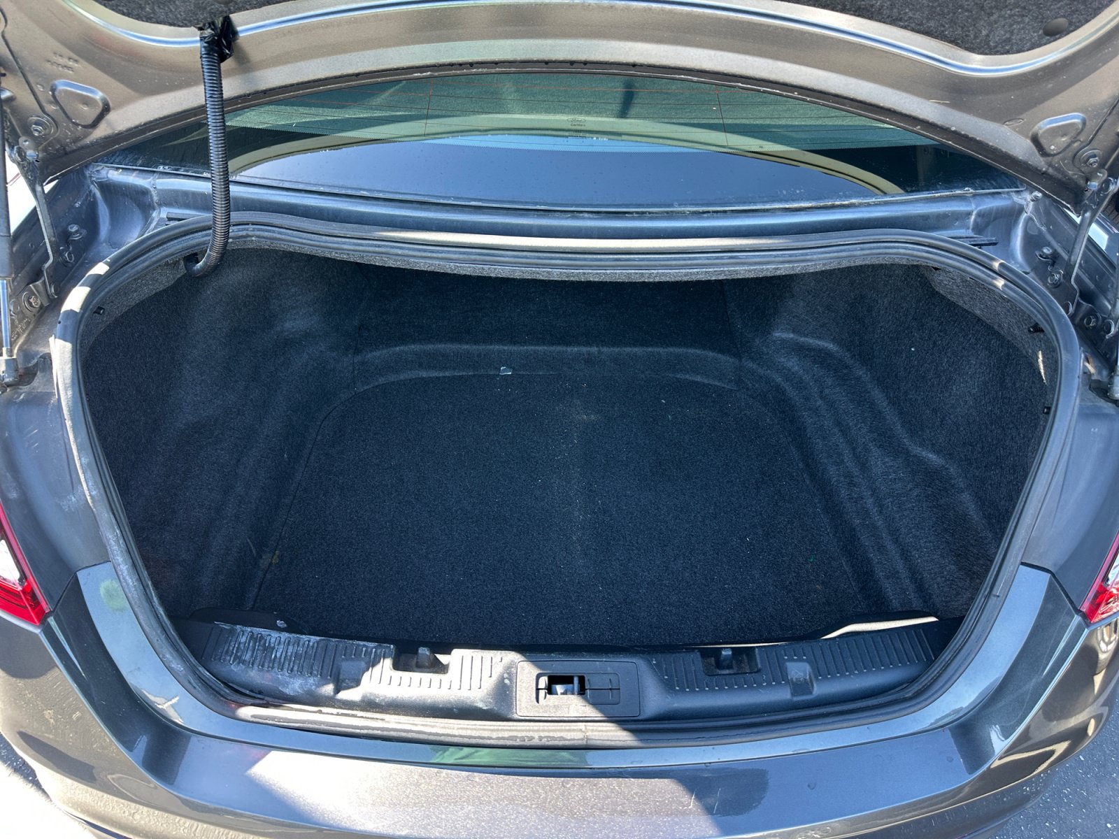Used 2018 Ford Taurus SEL w/ Equipment Group 201A FWD image 16