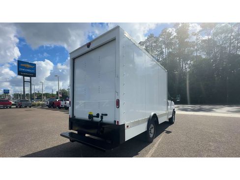 New 2025 Chevrolet Express 3500 Work Van w/ Power Convenience Package image 3