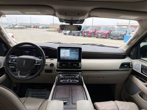 Used 2019 Lincoln Navigator L Reserve image 16