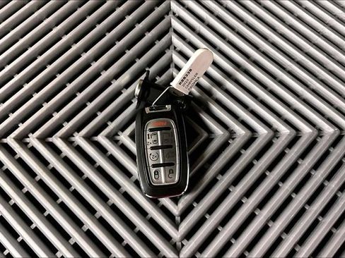 Used 2023 Chrysler Pacifica Touring-L FWD image 11