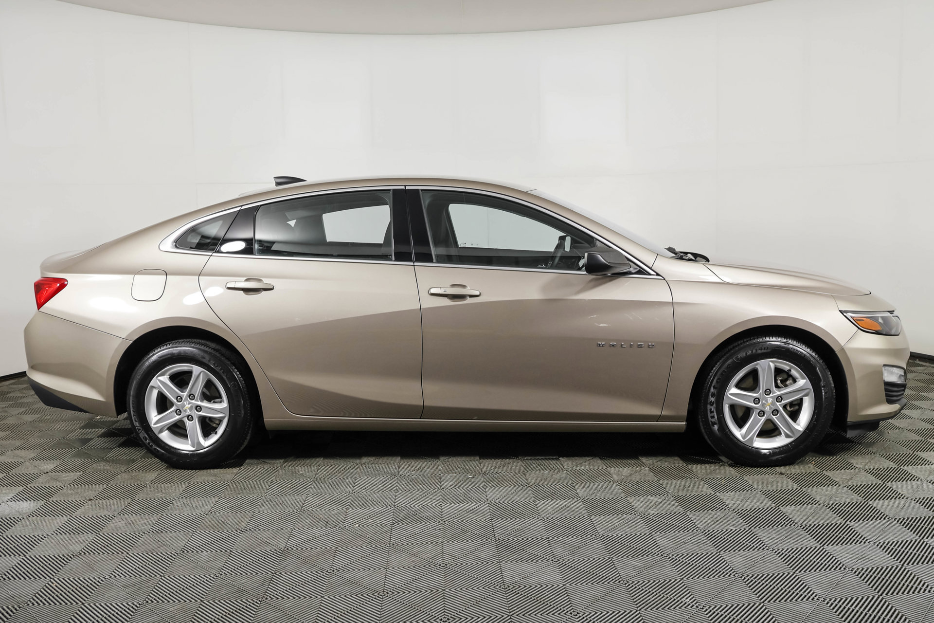 Used 2023 Chevrolet Malibu LS FWD image 13