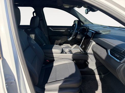 Used 2024 GMC Acadia Elevation w/ Black Edition image 15