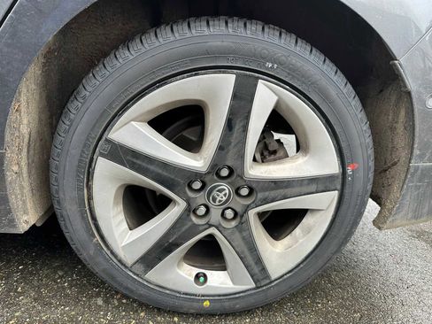 Used 2016 Toyota Prius Four Touring w/ Premium Convenience Package FWD image 5