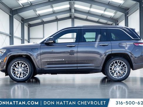 Used 2022 Jeep Grand Cherokee Summit AWD/4WD image 2