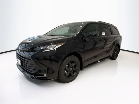 New 2026 Toyota Sienna XLE Woodland Edition AWD/4WD image 3