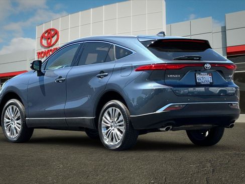 Certified 2023 Toyota Venza XLE AWD/4WD image 5