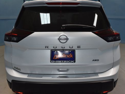 New 2026 Nissan Rogue SV w/ Cold Weather Package AWD/4WD image 23