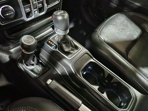 Used 2020 Jeep Wrangler Unlimited Sahara image 38