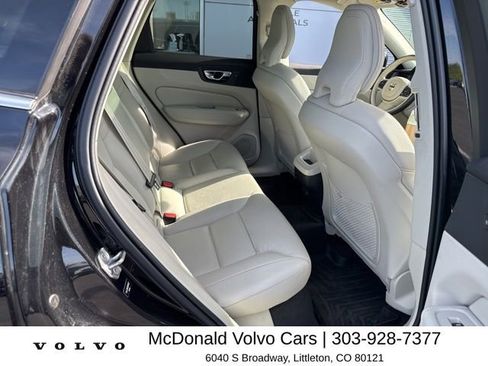 Used 2022 Volvo XC60 B5 Momentum image 17